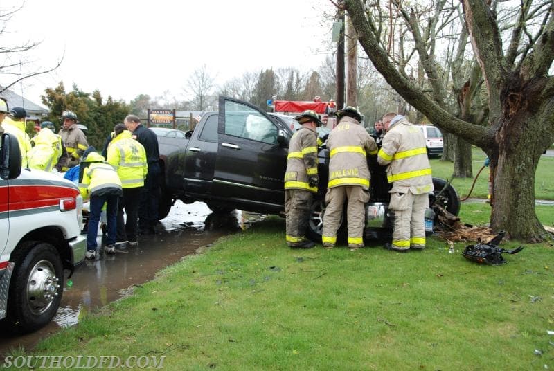 Truck/Rain/Tree - DSC_0247.JPG